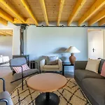 Family Farm At The Foot Of Auvergne Volcanoes Hébergement de vacances *