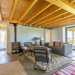 Family Farm At The Foot Of Auvergne Volcanoes Hébergement de vacances